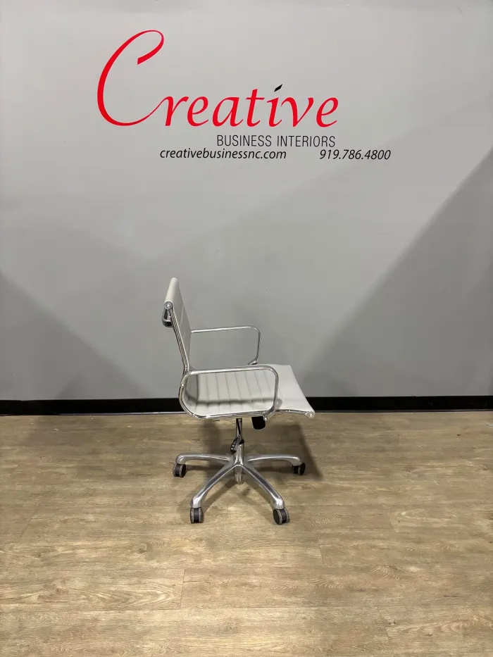 Woodstock Mid-Back Conference Chair - Image 2
