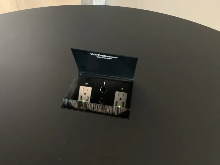 Neinkamper Meeting Table - Image 2