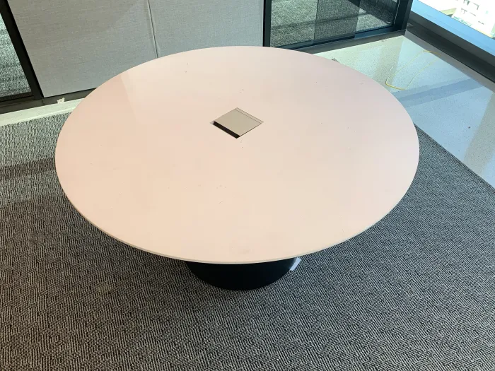 Neinkamper Meeting Table - Image 2