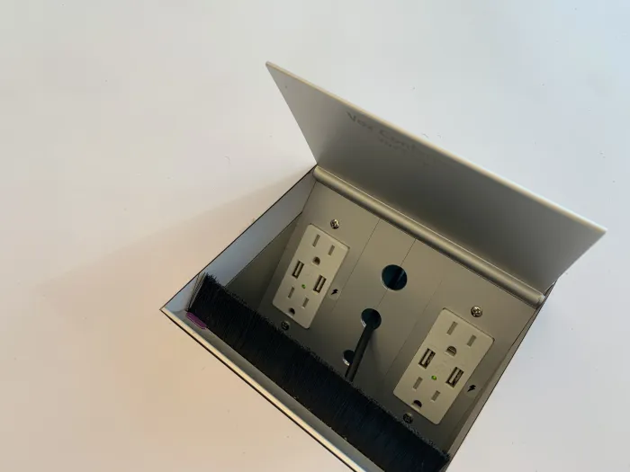 Neinkamper Meeting Table - Image 3