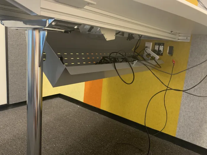 Neinkamper Gateway Huddle Table - Image 4