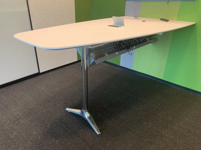 Neinkamper Gateway Huddle Table - Image 2