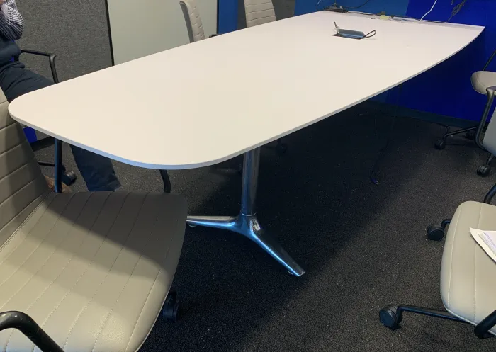 Neinkamper Gateway Huddle Table